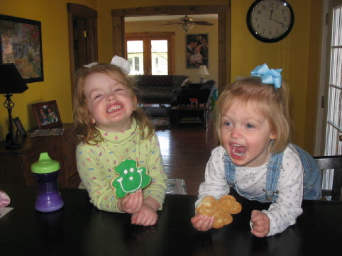 2006_04_04 Jane and Cate eating cookies.jpg